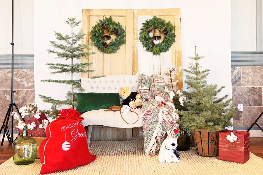 Albuquerque Moms Blog Rust Vintage Rentals Licht Photography Breakfast with Santa Kate Buckles Photography Santa of Enchantment NOAH's Event Venue