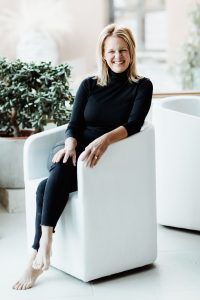 Elizabeth Irvine, A Mother's Intuition :: Do You Know More Than You Think?