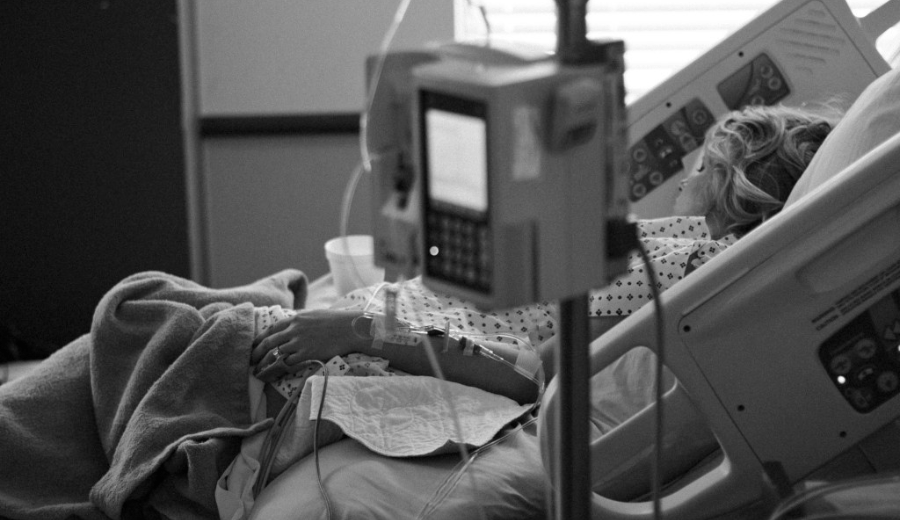 Not the Kind of Mom I Wanted to Be :: When Mom Gets Sick (Part 1)
