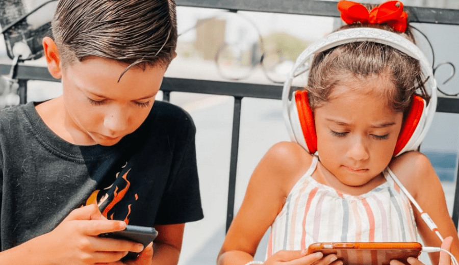 6 Reasons My Kids Get to Use Their Devices When We Eat Out