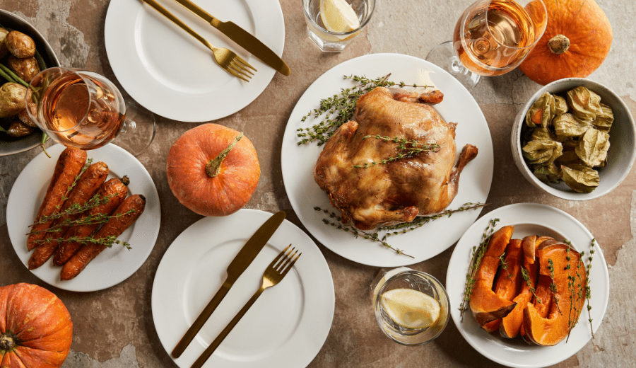 The Thanksgiving Potluck :: A Practical Holiday Tradition