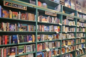 Hidden Gems :: 5 Local Bookstores to Visit Now